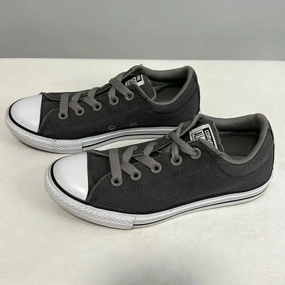 Converse || Junior Chuck Taylor All Star Classic Sneakers in Gray size 3.